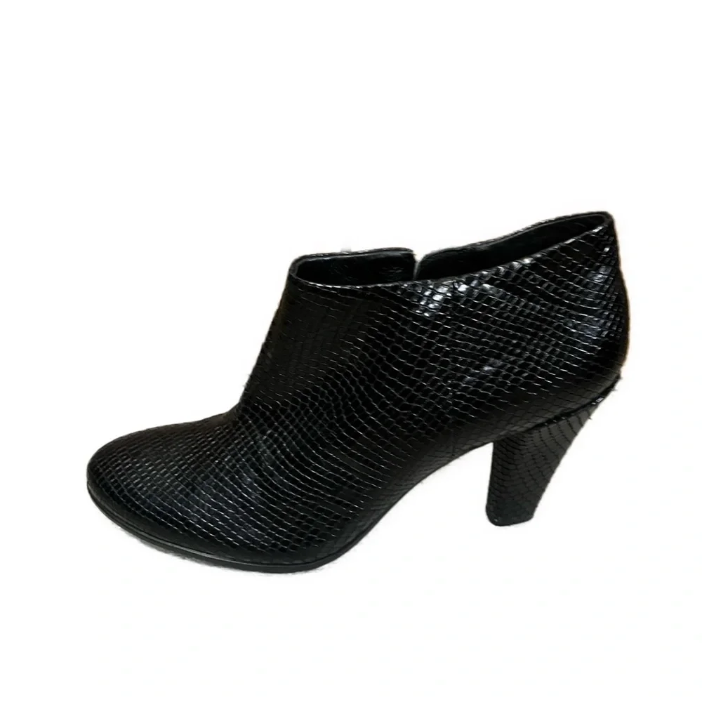 Ecco Women’s Shape 75 Black Faux Snake‎ Skin Side Zip Heeled Ankle Booties- 10